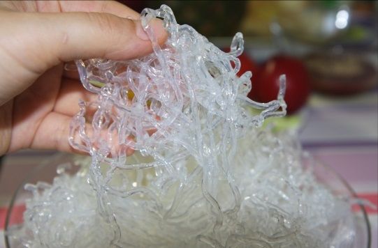 刺身の透明のコリコリ 海藻クリスタル 海水晶 海藻ビードロ プチ プチ 海藻麺 シークリスタル 天使海藻 プチマリン 海の宝石 つまではない正体は どこで買える りーまとめ